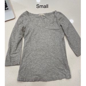 🌷 FREE Size Small Gray Elbow Length Sleeve Top SUNNY